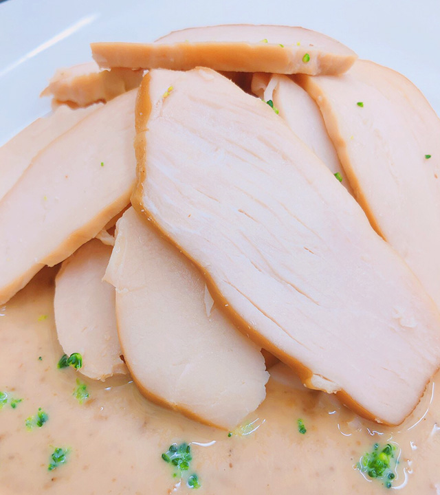 蒸し鶏のゴマダレチキン