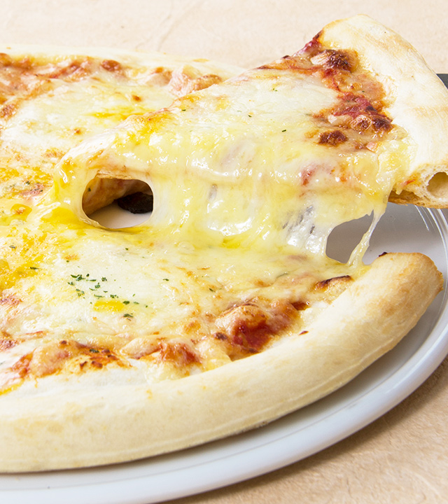 ピザ「クアトロフォルマッジョ」